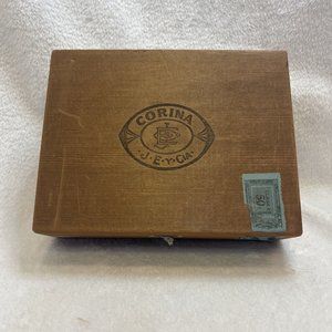 Corina Larks  J.E.Y. CIA. Cigar Box w‎ stamp Dovetailed w Clasp